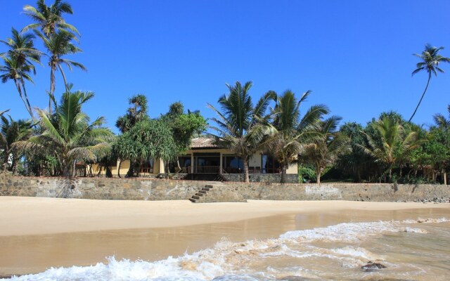 South Point Villa - 3 bedroom Beach Front Villa