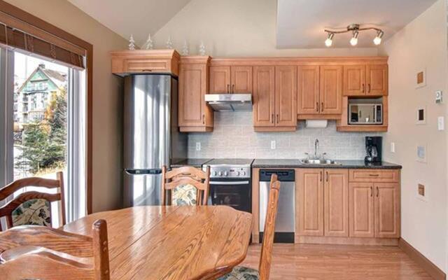 Bright Condo near the Lake Private House