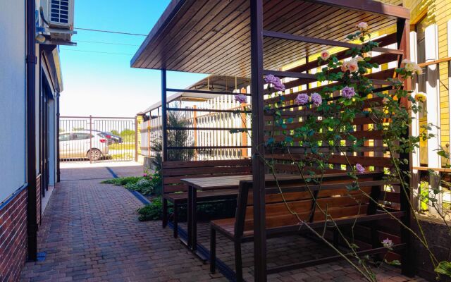 Anapa LOFT Inn Guest House