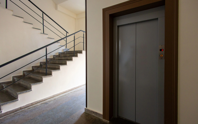 2-K v Novostroyke, Ulitsa In Yerevantsu, Hh399 Flat