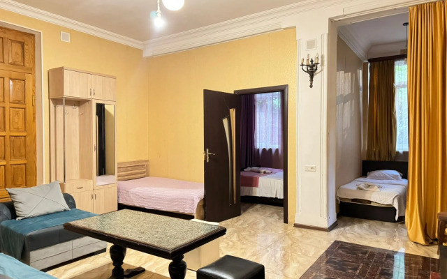 Апартаменты Nana's Apartment With Garden