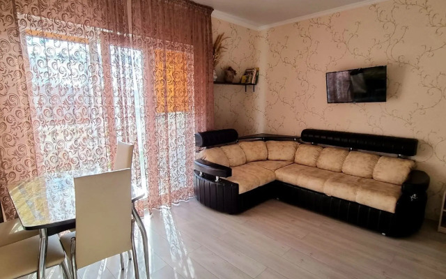 Апартаменты с Балконом 4 на Пионерском Проспекте 114В