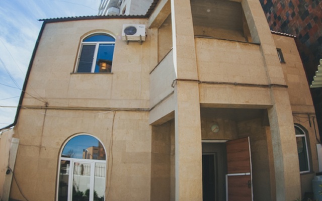 Holiday House Hotel