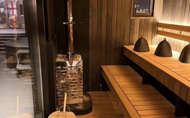 Частный дом с русской баней и горячей купелью