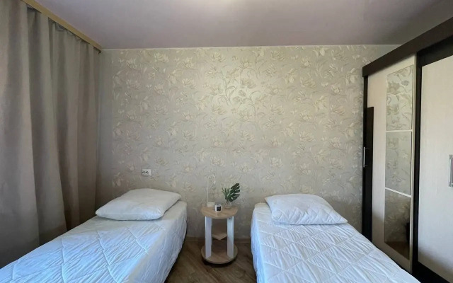 3-K. 70 M² 6 Krovatey Flat