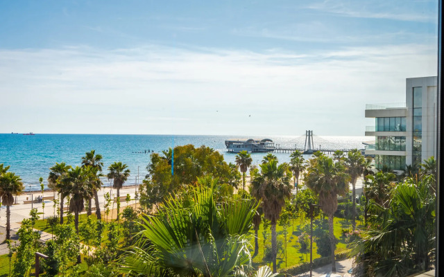 Marina Luxury Suites 101 Jacuzzi Apartments
