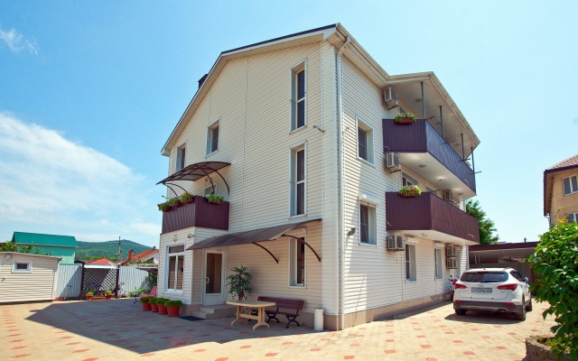 Garmoniya Guest House