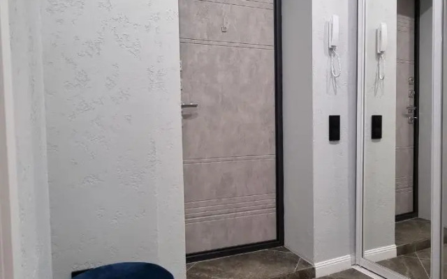 Na Naberezhnoy Rybnoy Derevni Flat
