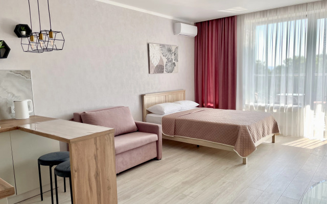 S basseynom u morya Apartment