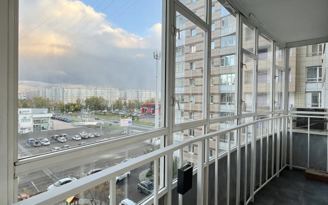 Dizajnerskaya Na Vzletke Ryadom S Torgovim Тsentrom Planeta Flat