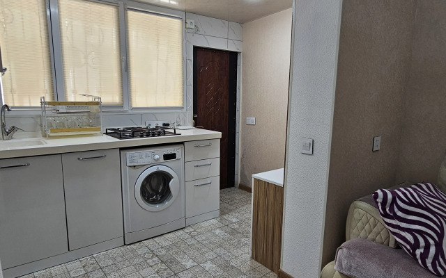 Na Prospekte Azadlyg 13 Flat