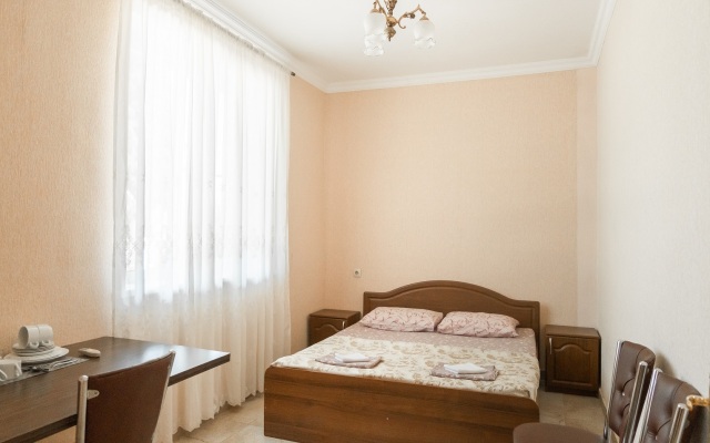 Kiparis Hotel
