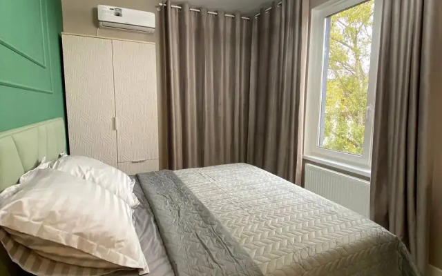 Uyutnaya Studiya V Zelyonom Rayone Apartment