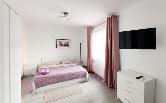 Apatrkhaus 3 na Initsiativnoy Apartment
