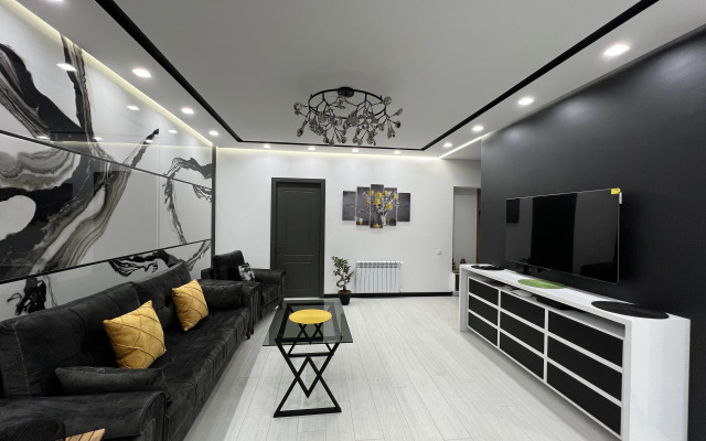 S Sovremennym Shikarnym Remontom Na Ulitse Zakyan Flat