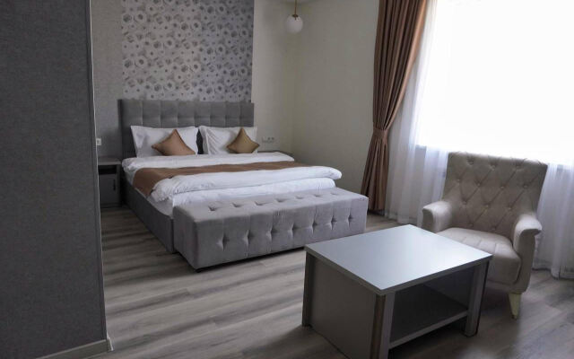 Dora Hotel