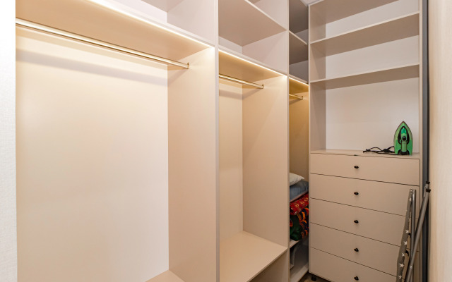 Yevrodvushka Lyuks v Tsentre Stolitsy Flat