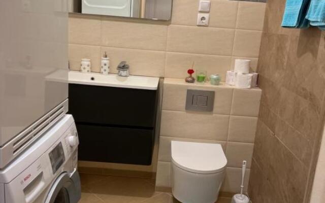 Апартаменты 3 комнаты в Центре рядом с Электричкой на Море