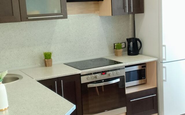 V Rayone Tsirka Flat