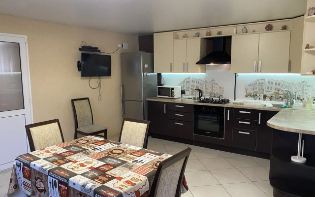 Частный дом 068 2-х комнатный с кухней-гостиной в центре Геленджика