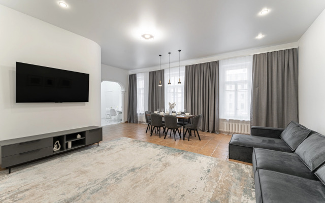 Tryokhkomnatnaya V Tsentre Moskvy Na Tverskoy Flat