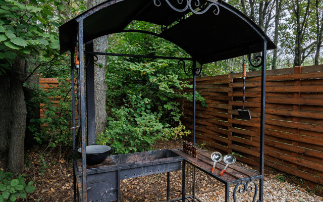 Частный дом А-фрейм в дубовом лесу