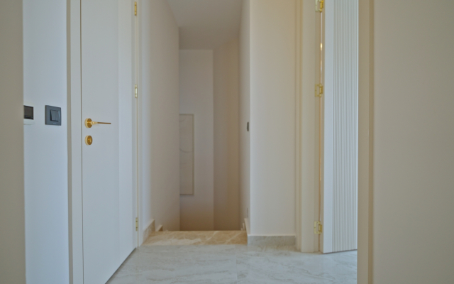 Qoople Legend A40 v 100 Metrakh ot Morya Apartments