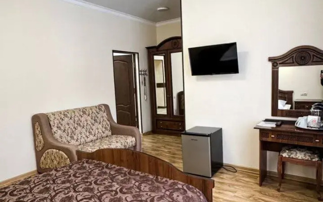 Kavkaz Hotel