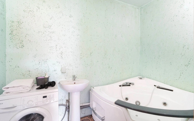 Prostornaya Kvartira S Dzhakuzi Flat