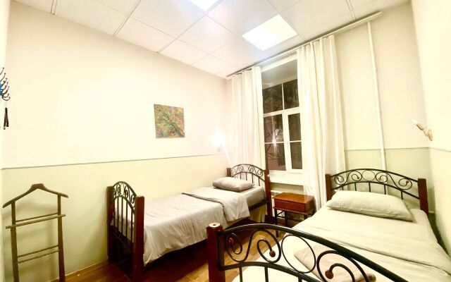 Tipichny Piter Na Italyyanskoy Guest House