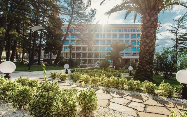 Lazurnyye v Luchezarnom Apartments