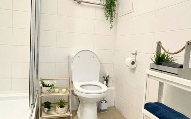 Uyutnaya studiya Lora Home na Varshavskom shosse Apartments
