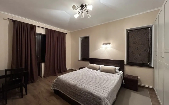 Semeyny S Kaminom Guest house