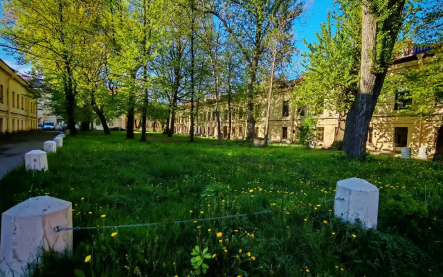 U Starokalinkinskogo mosta Apartments