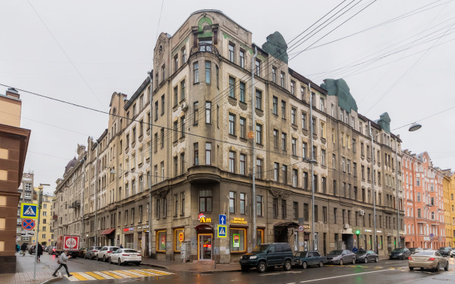 Dlya 7 Chelovek Na Petrogradke S Parkovkoy Apartments