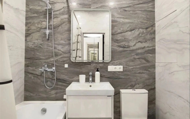 Sovremennaya Studiya s Panoramnymi Oknami Flat