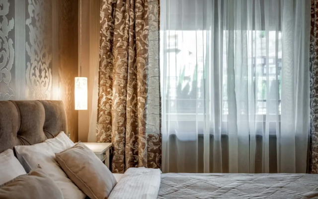 Surname Deluxe Apartments 17