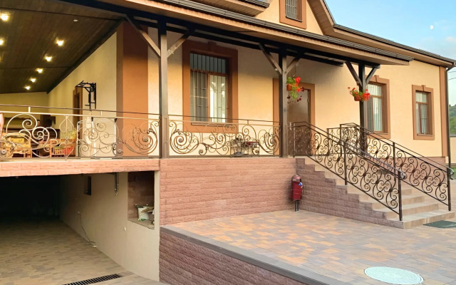 Частный дом Частный двухэтажный дом на Заречной