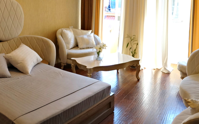 Elizabeth In Old Tbilisi Apartments