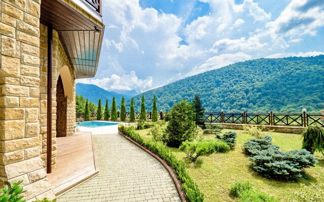 Na Krasnoy Polyane Villa