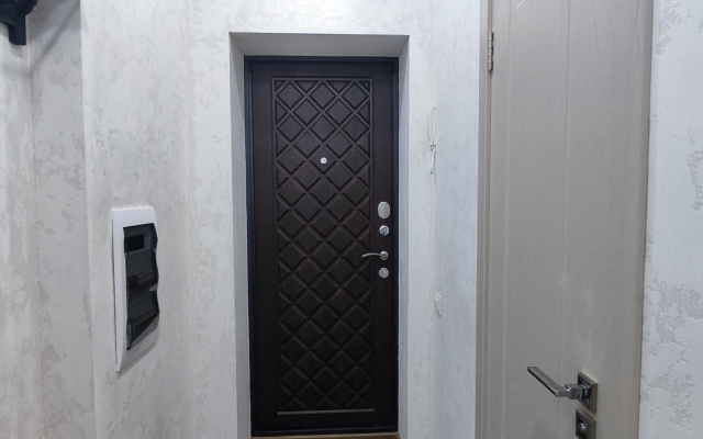 Ryadom S Naberezhnoy Flat