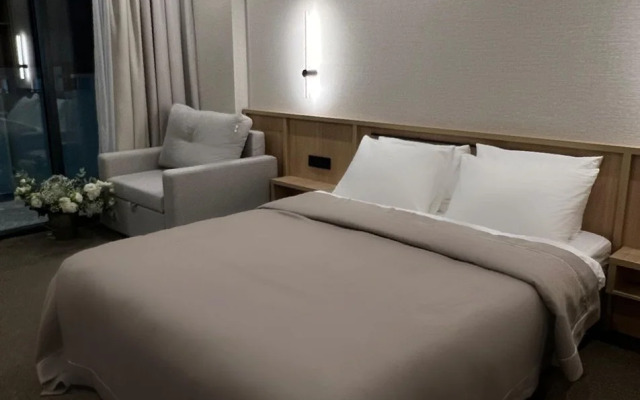 Hotel Izumrud