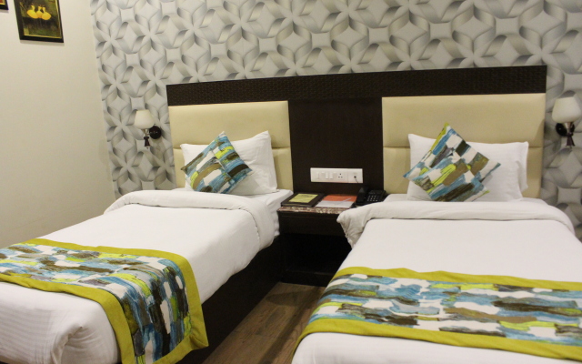 The Golden Apple Hotel