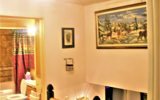 Bob Cinciruk Mini-Hotel