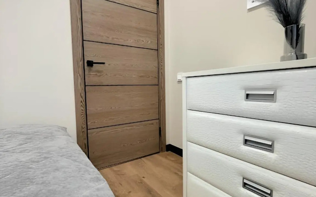 Dizaynerskaya Yevrotreshka Apartment