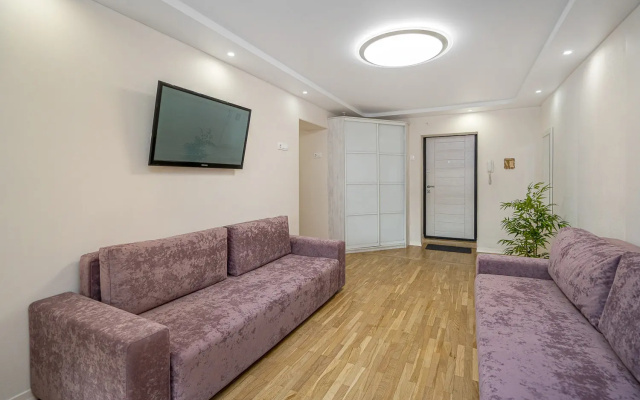 Apartamenty Ladgorna cetyrehkomnatnye  vozle TC Galerea