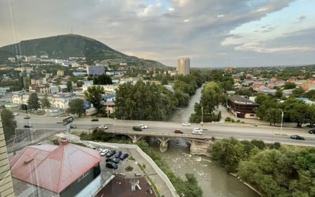 Novaya S Vidom Na Reku Flat