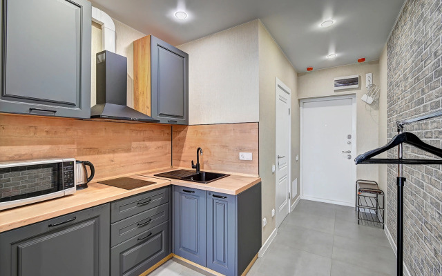 Krasivye apartamenty MorskayaSimfonya-2 s panoramoy na more, basseynom na territorii ZHK Apartments