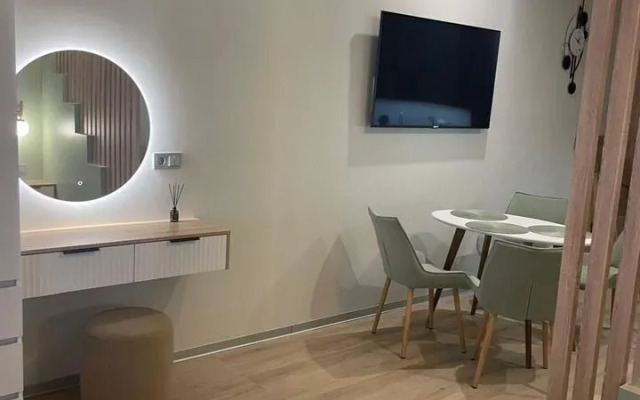 Апартаменты на Набережной 75 (213А)