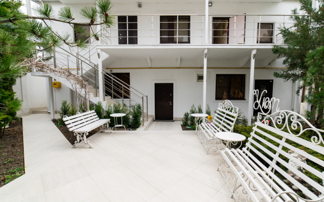 Uyut Hotel